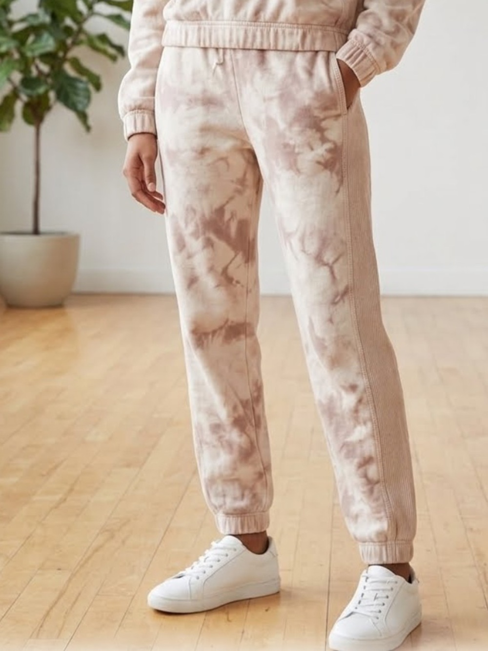 TNA Aritzia Beige Tie Dye Jogger Sweatpants Small